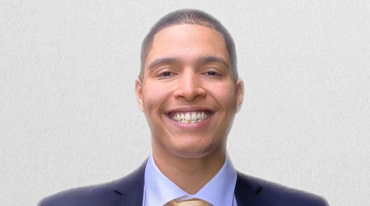 Headshot of Hector Alvarez-Guevara